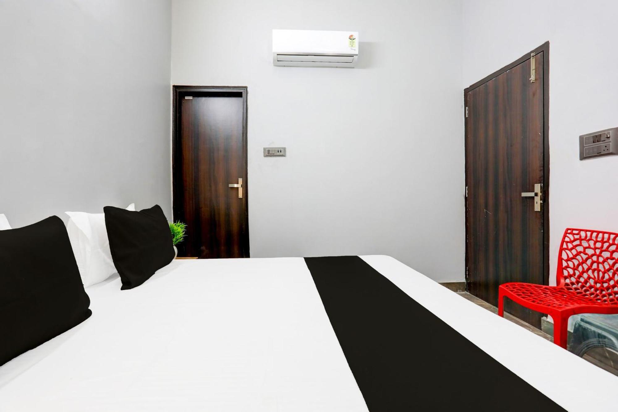 Super Hotel Live View Indraprast Exterior photo